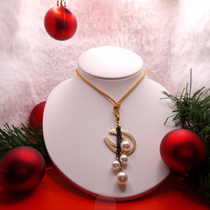 Lucky Charm 2024 - Horseshoe and Pearl Necklace 