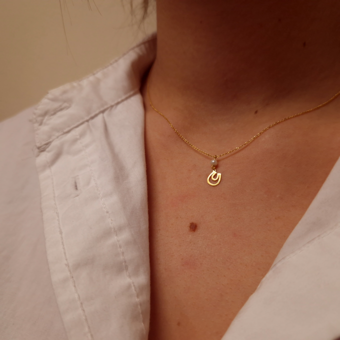 Pearl and Horseshoe - Yellow Gold Necklace