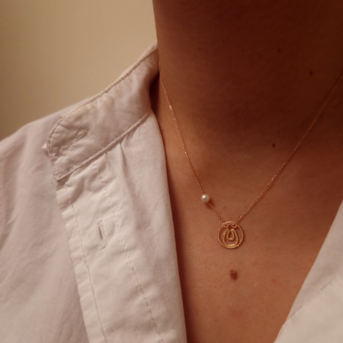 Pearl and Horseshoe in Circle - Pink Gold Necklace