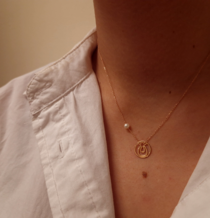 Pearl and Horseshoe in Circle - Rose Gold Necklace