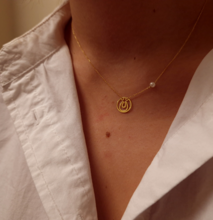 Pearl and Horseshoe In Circle - Yellow Gold Necklace